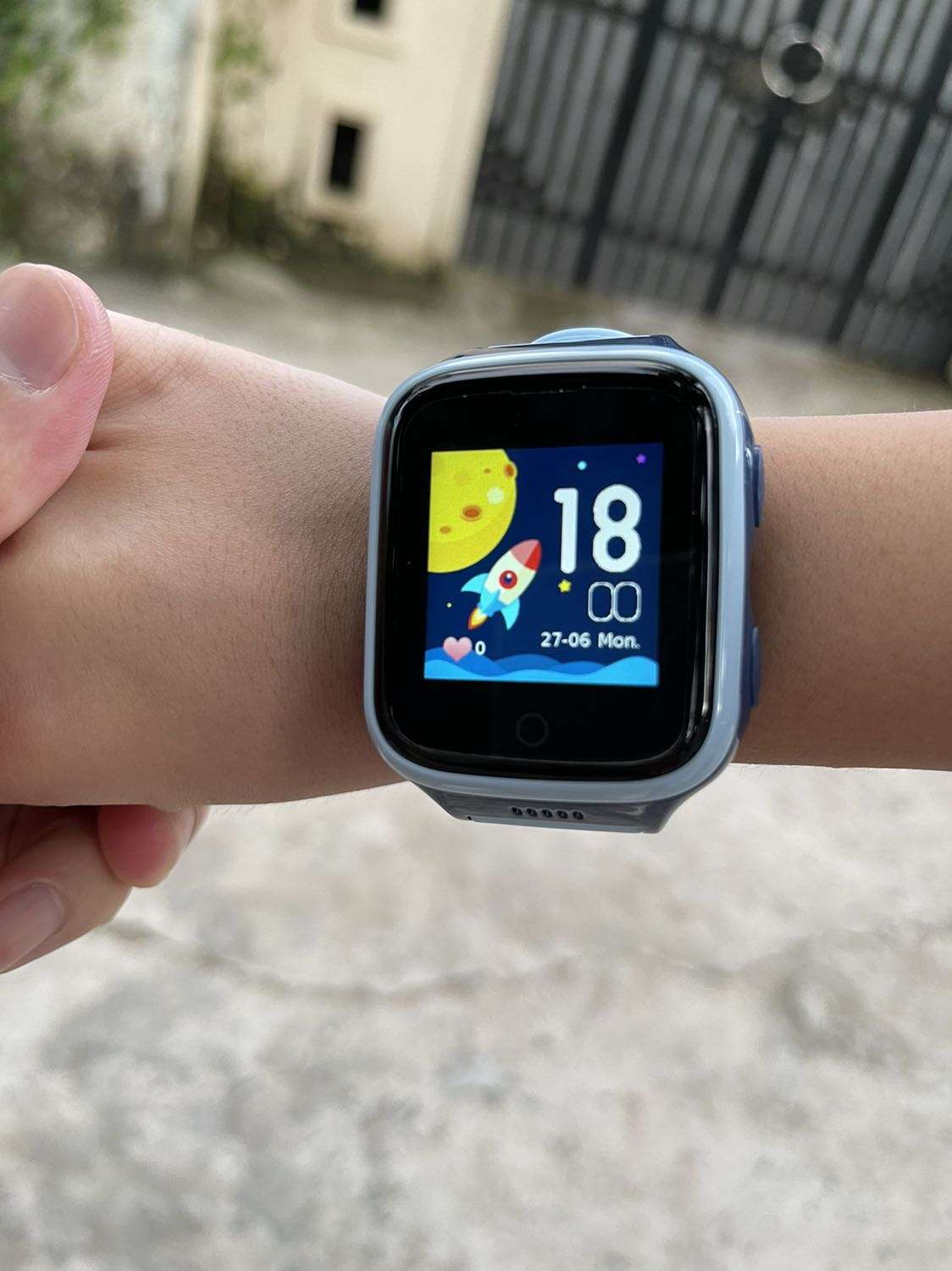 Đồng hồ thông minh trẻ em Clever Kids kèm sim 4G gói 1 năm