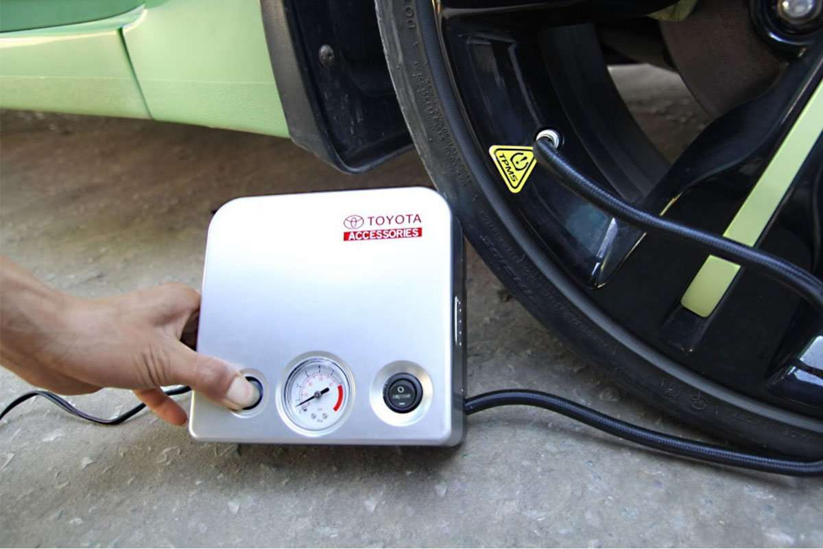 Bơm lốp ô tô Toyota bản đồng hồ cơ siêu bền