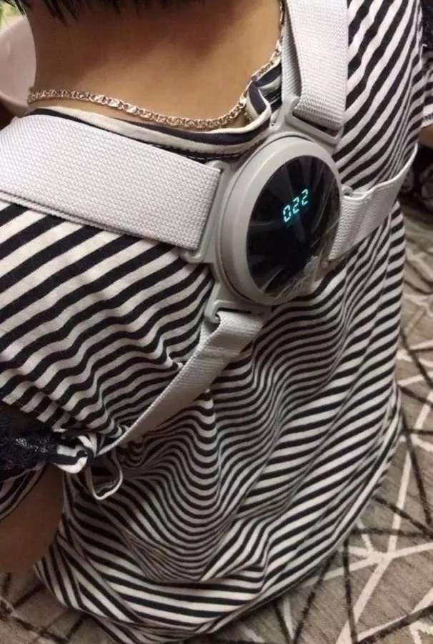 Đai lưng chống gù cho trẻ em tránh ngồi sai tư thế